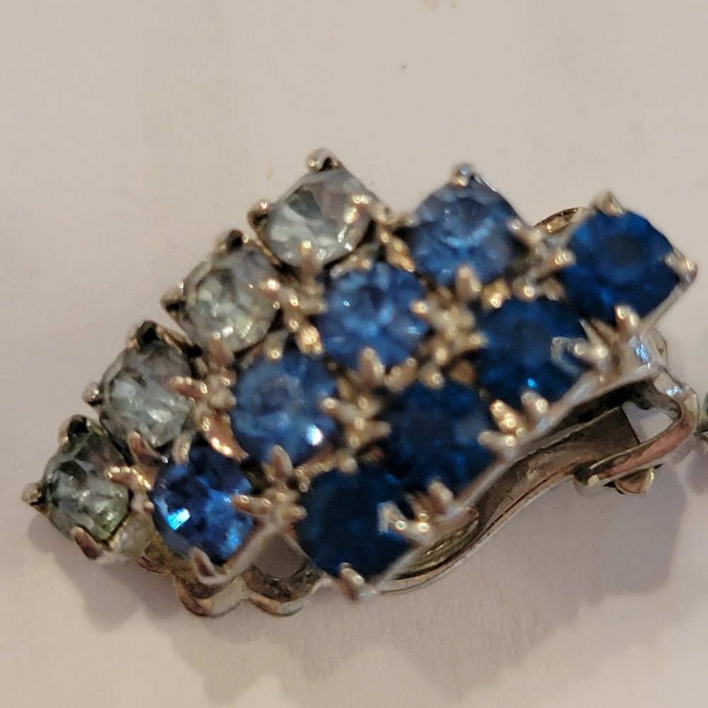 Vintage Blue Rhinestone Clip-On Earrings ~ MCM-1960's ~ Pretty & Sparkly! - Picture 6 of 12